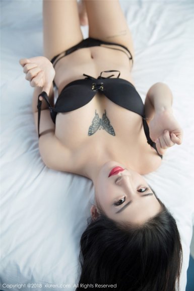 爱游戏(中国)|女士墨镜的漂亮造型 让你变成街上最亮的崽(图1) 爱游戏在线登录官网